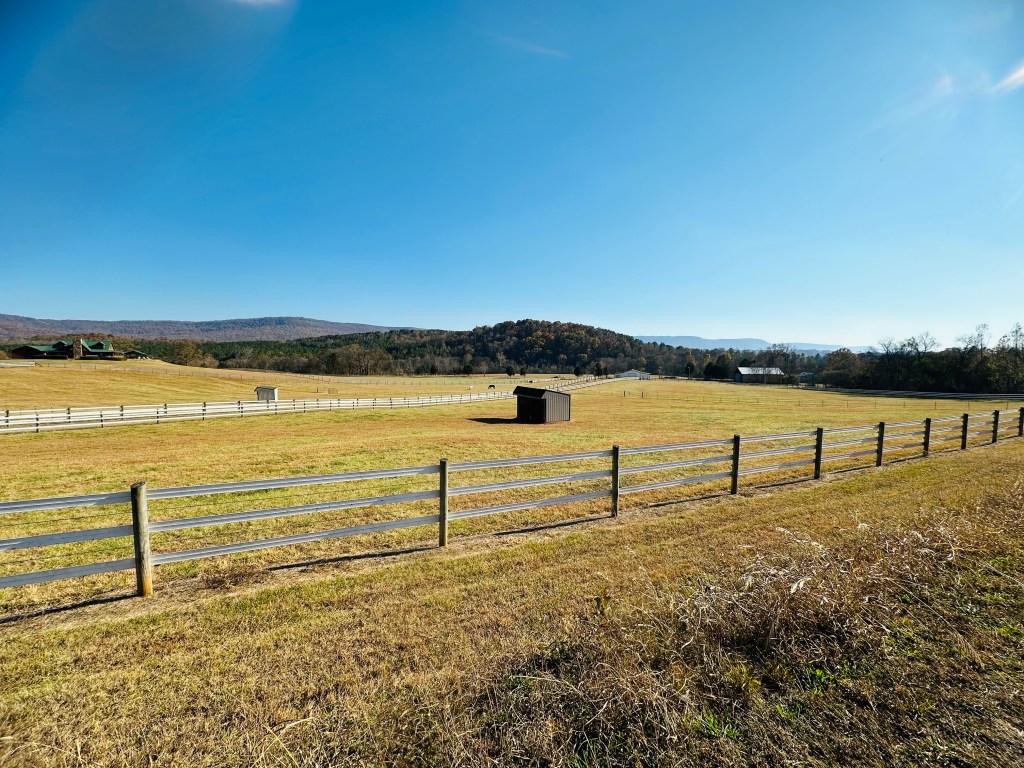 Views of fields and mountains in Dunlap, Tennessee. Picture by Happy Vegan Campers.