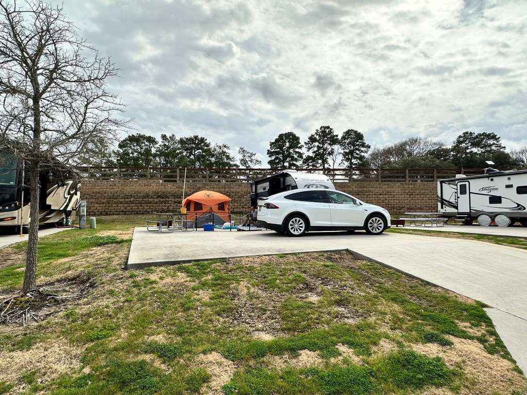 Campsite B7 at Lake Conroe RV & Camping Resort in Conroe in Willis, Texas. Picture by Happy Vegan Campers.