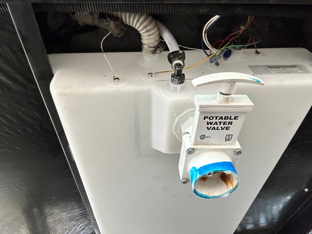 Happy Vegan Campers new water tank for Cherokee Wolf Pup 17JG