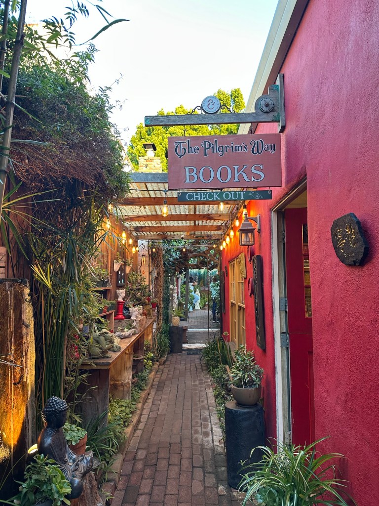 Alley in Carmel-by-the-Sea, California. Picture by Happy Vegan Campers.