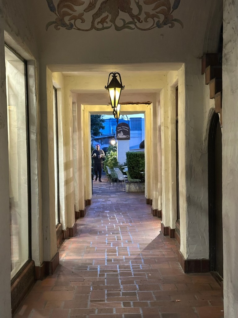 Alley and courtyard in Carmel-by-the-Sea, California. Picture by Happy Vegan Campers.
