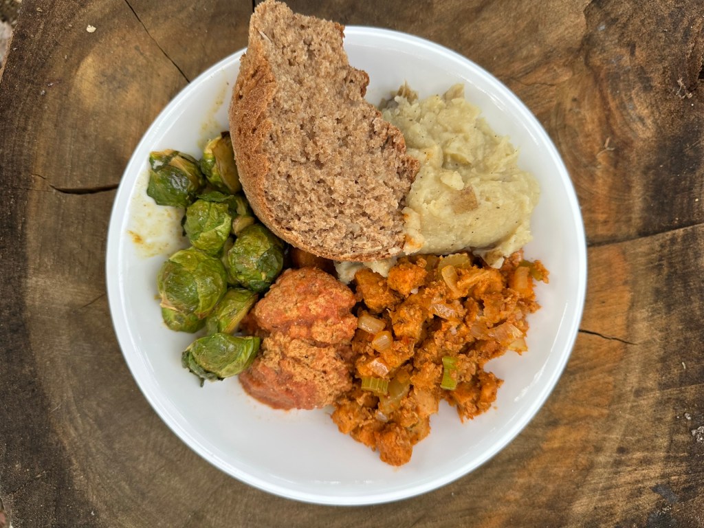 Vegan Thanksgiving meal. Picture by Happy Vegan Campers.