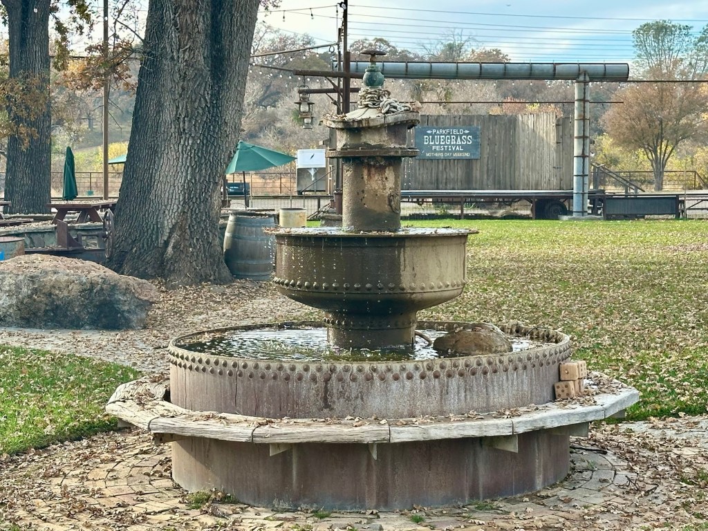 Fountain in Parkfield, California. Picture by Happy Vegan Campers.