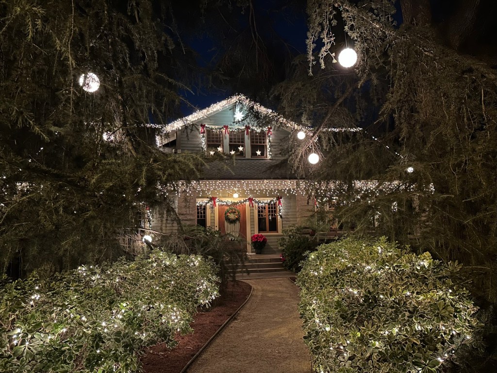 House decorated for Christmas in Pasadena, California. Picture by Happy Vegan Campers.