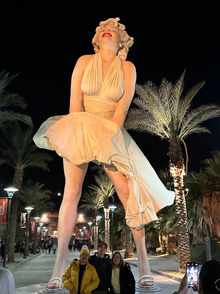 Marilyn Monroe statue in Palm Springs, California. Picture by Happy Vegan Campers.