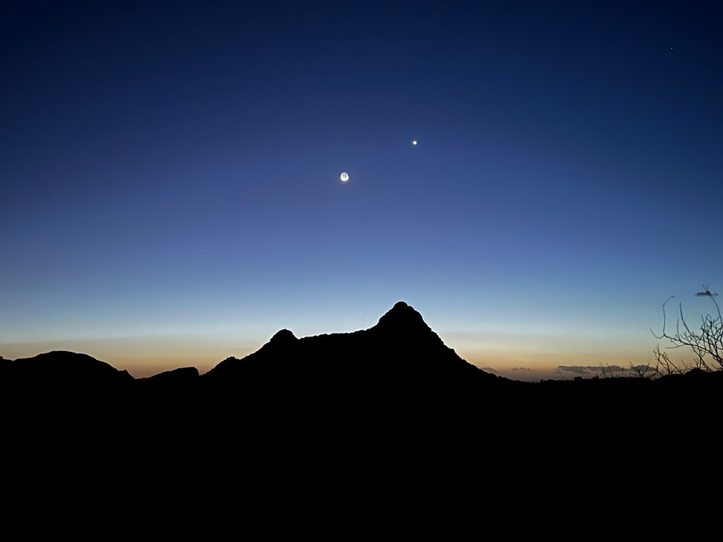 Sunset with moon in Ajo, Arizona. Picture by Happy Vegan Campers.