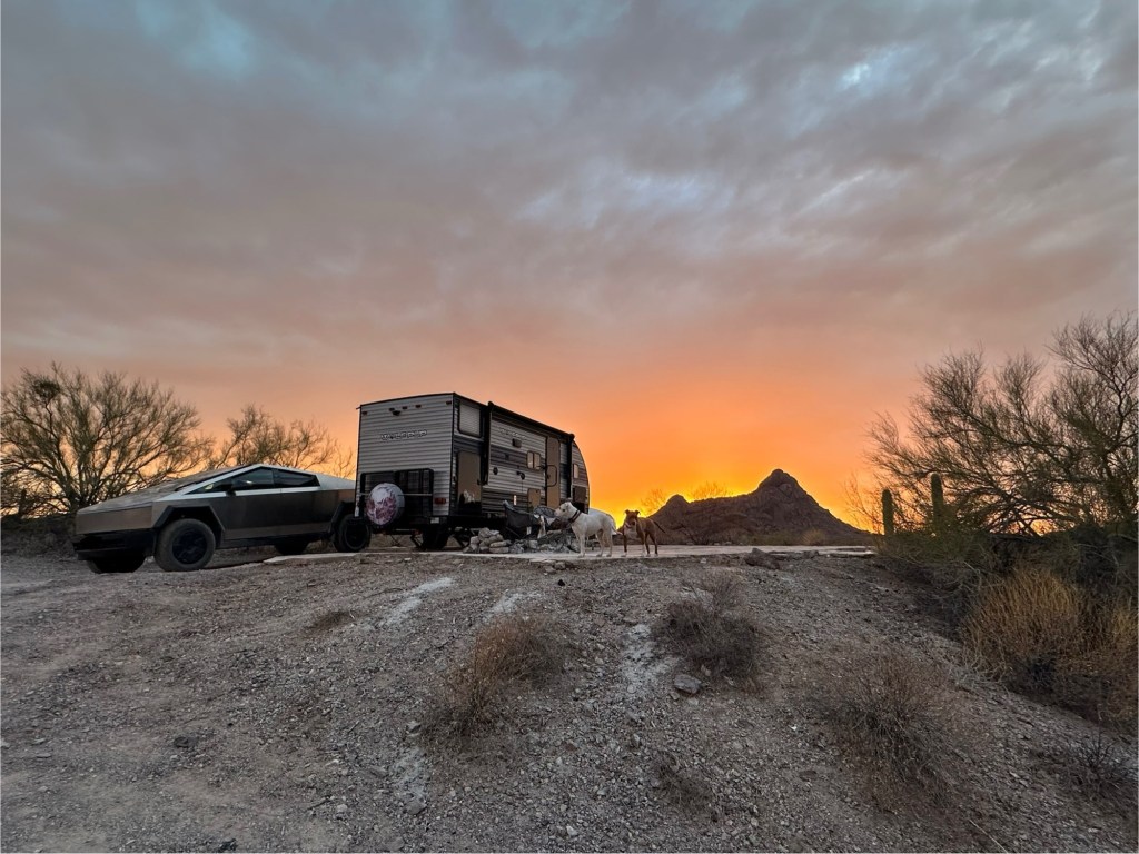 Sunset in Ajo, Arizona. Picture by Happy Vegan Campers.