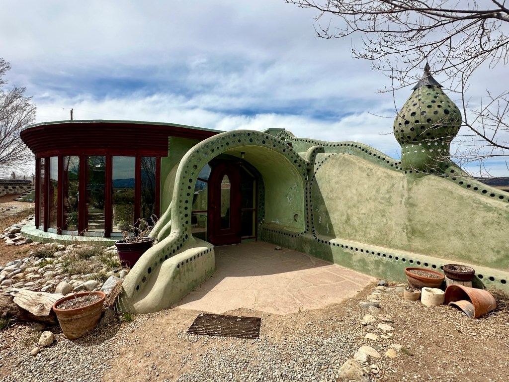 Earthship at the Great World Community in Taos, New Mexico. Picture by Happy Vegan Campers.