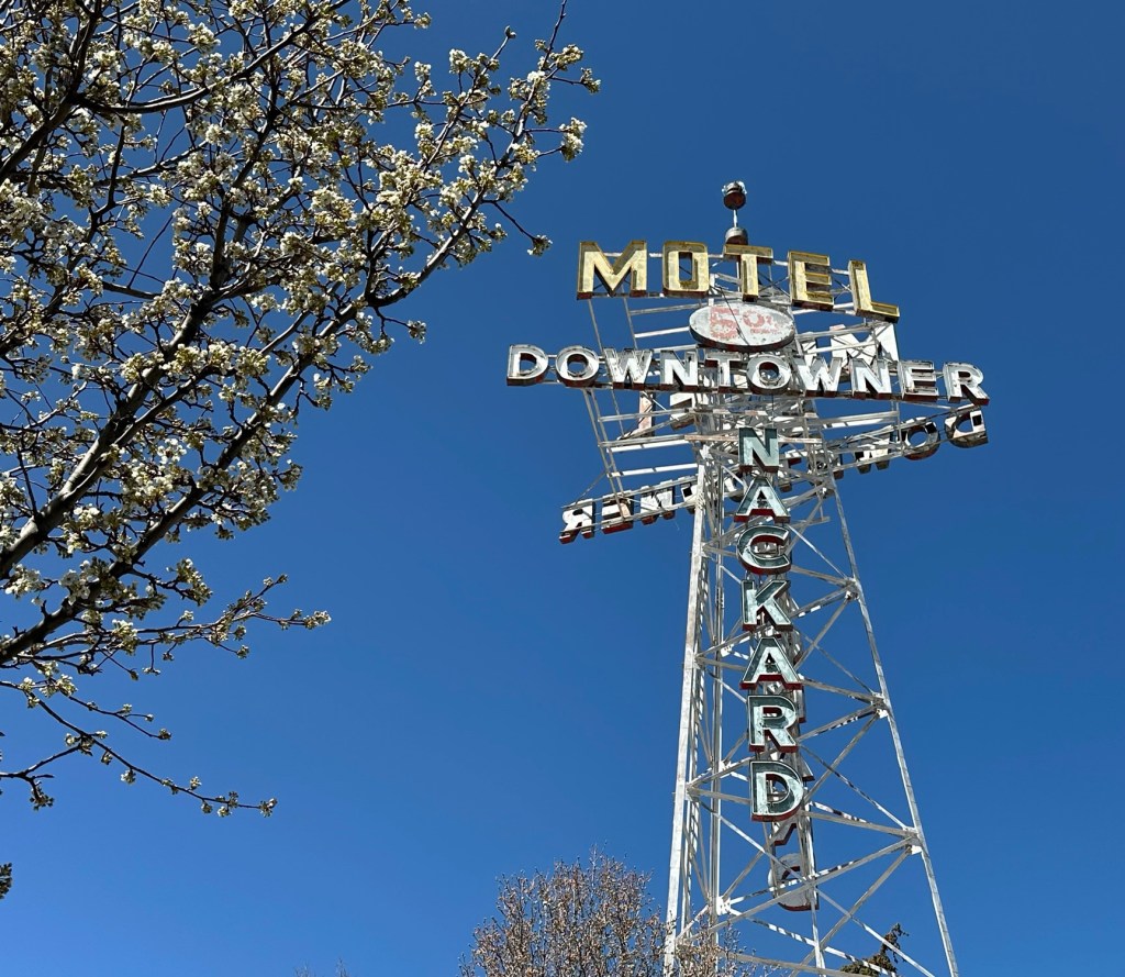 Old hotel sign in Flagstaff, Arizona. Picture by Happy Vegan Campers.