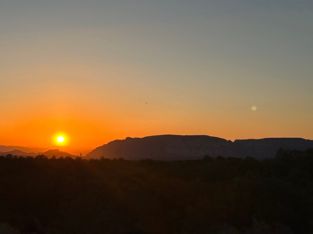 Sunset in Arizona. Picture by Happy Vegan Campers.