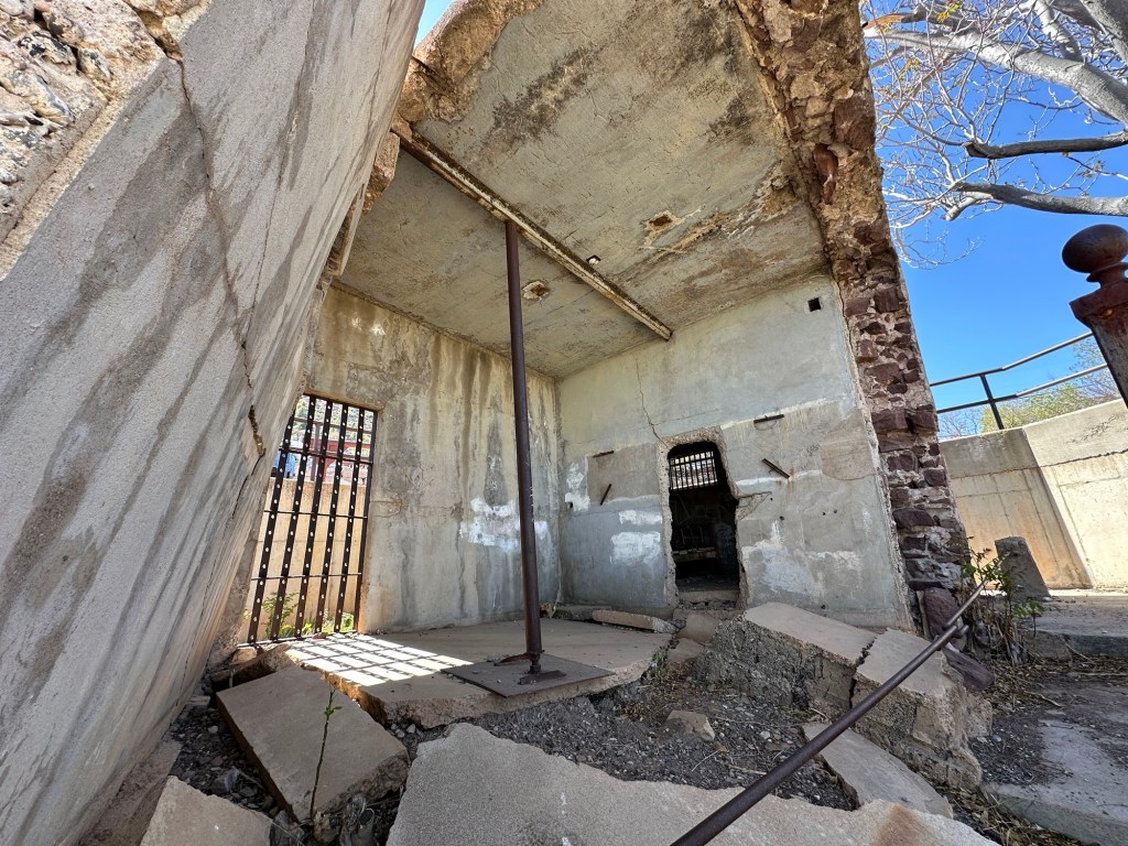 Old jail in Jerome, Arizona. Picture by Happy Vegan Campers.