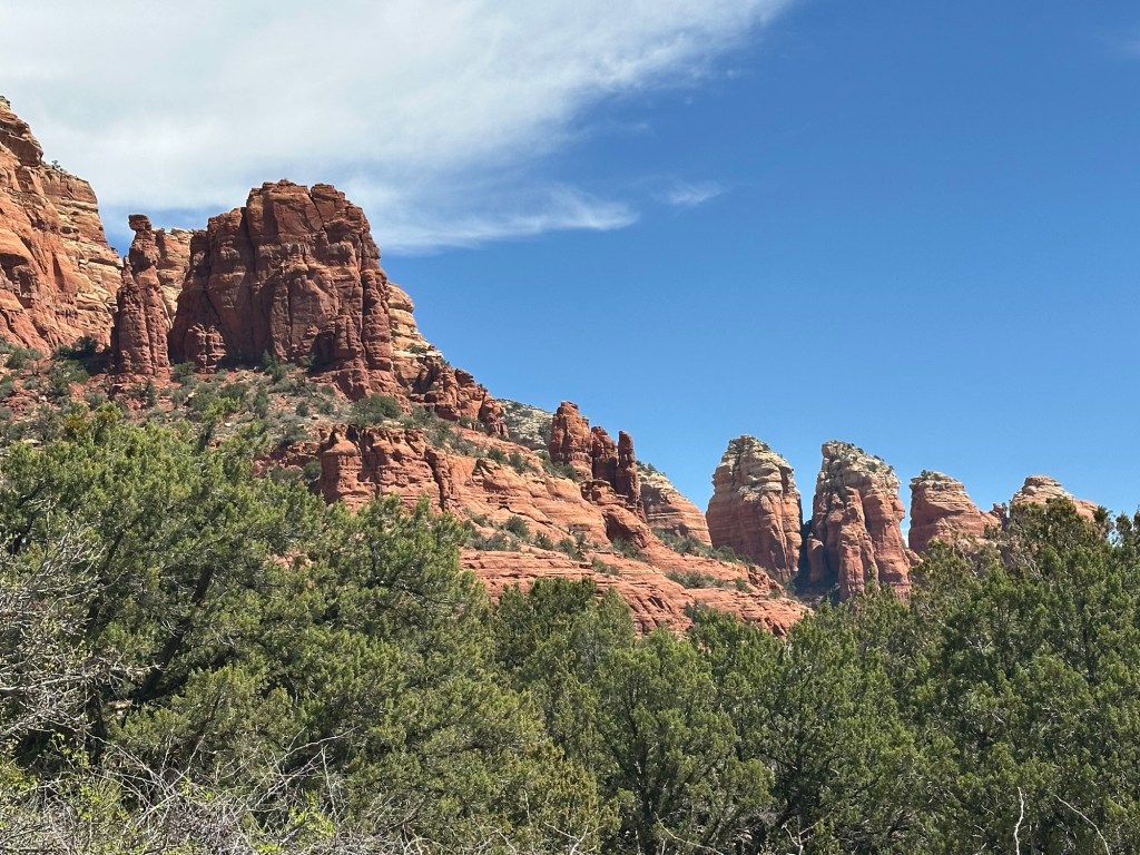 View from Thunder Mountain Trail in Sedona, Arizona. Picture by Happy Vegan Campers.