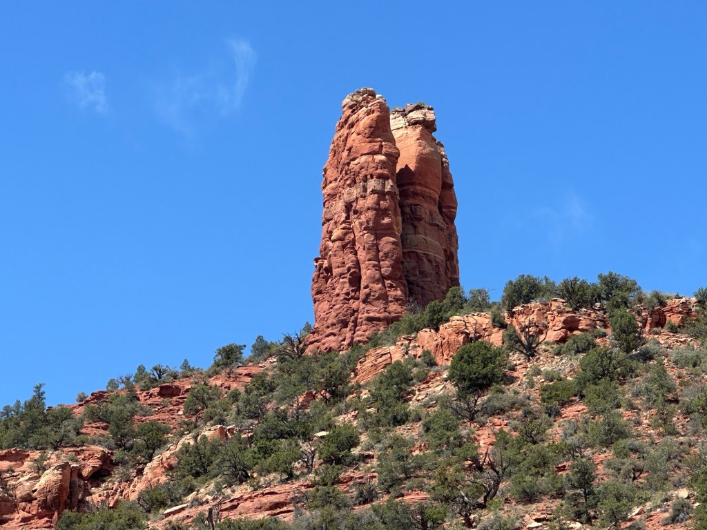 View from Thunder Mountain Trail in Sedona, Arizona. Picture by Happy Vegan Campers.