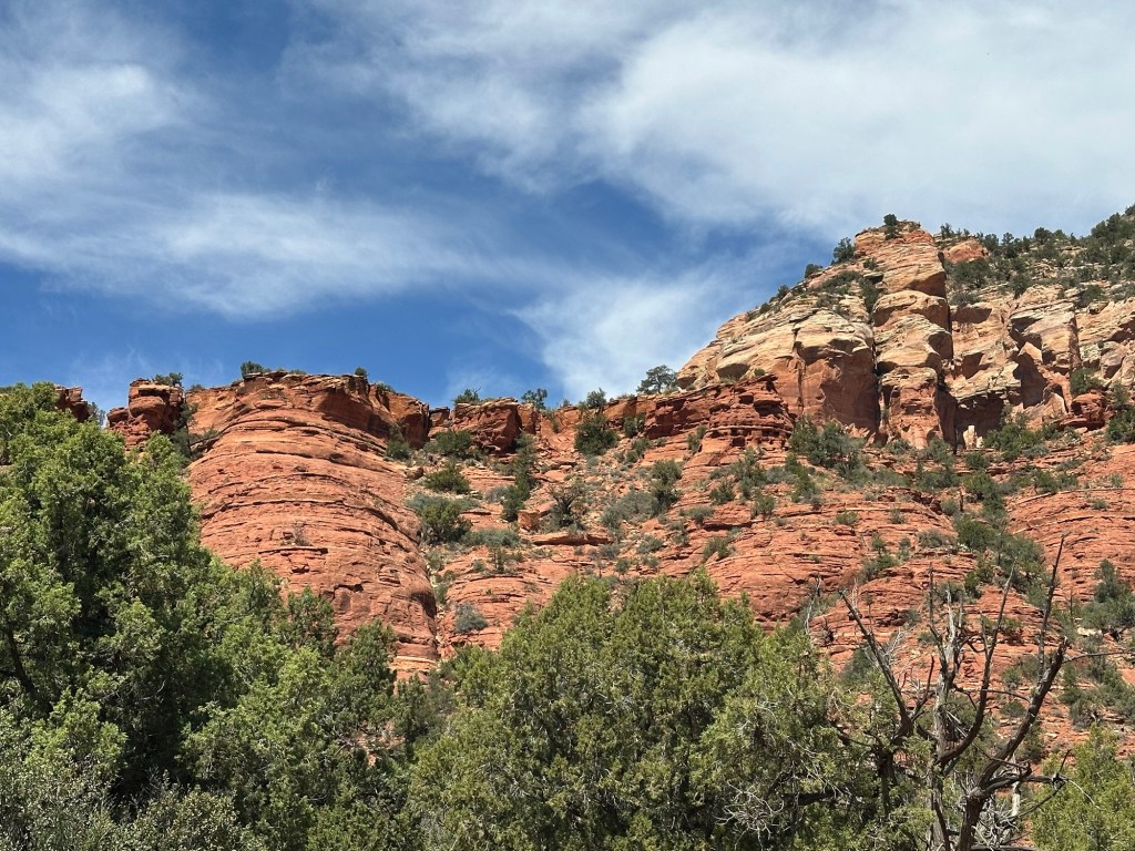 View from Thunder Mountain Trail in Sedona, Arizona. Picture by Happy Vegan Campers.