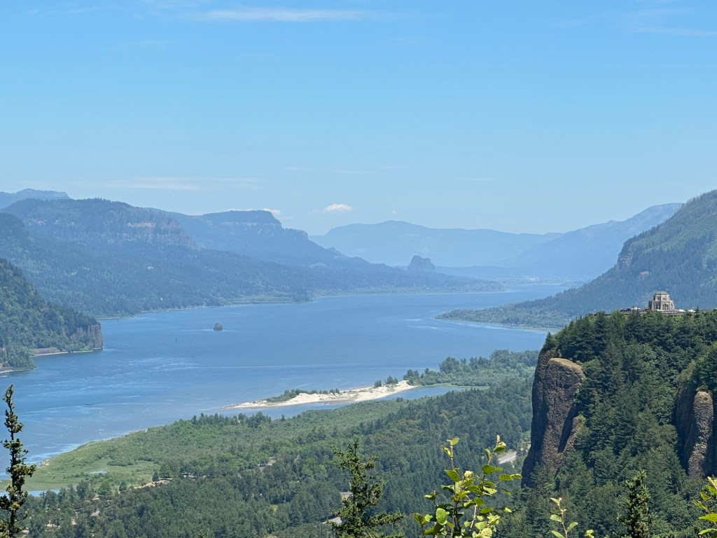 View from Portland Women’s Forum Overlook in Corbett, Oregon. Picture by Happy Vegan Campers.