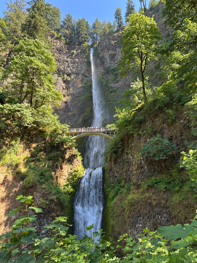 Multnomah Falls and Benson Bridge in Cascade Locks, Oregon. Picture by Happy Vegan Campers.
