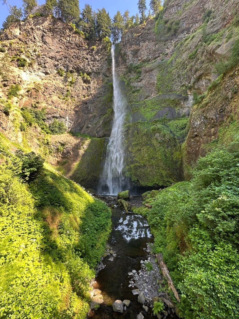 Multnomah Falls in Cascade Locks, Oregon. Picture by Happy Vegan Campers.