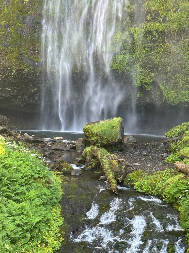 Multnomah Falls in Cascade Locks, Oregon. Picture by Happy Vegan Campers.