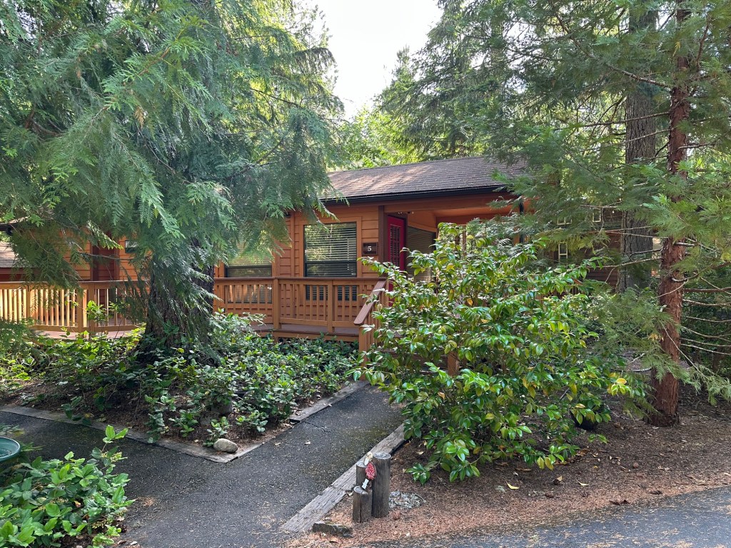 Tiny house at Mt. Hood Village Campground in Welches, Oregon. Picture by Happy Vegan Campers.
