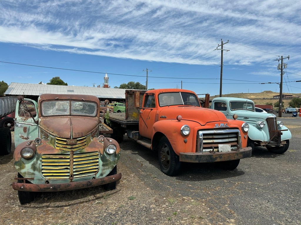 Vintage cars in Sprague, Washington. Picture by Happy Vegan Campers.