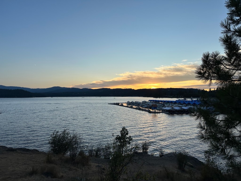 Lake and sunset in Coeur d'Alene, Idaho. Picture by Happy Vegan Campers.