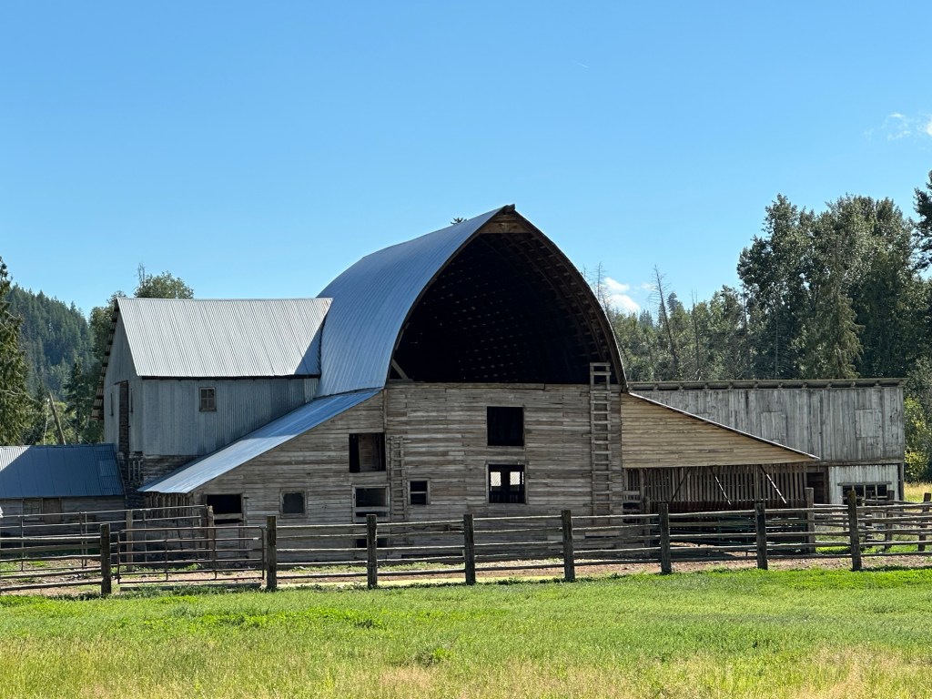 Barn on Wild Horse Scenic Byway of the International Selkirk Loop in Idaho. Picture by Happy Vegan Campers.