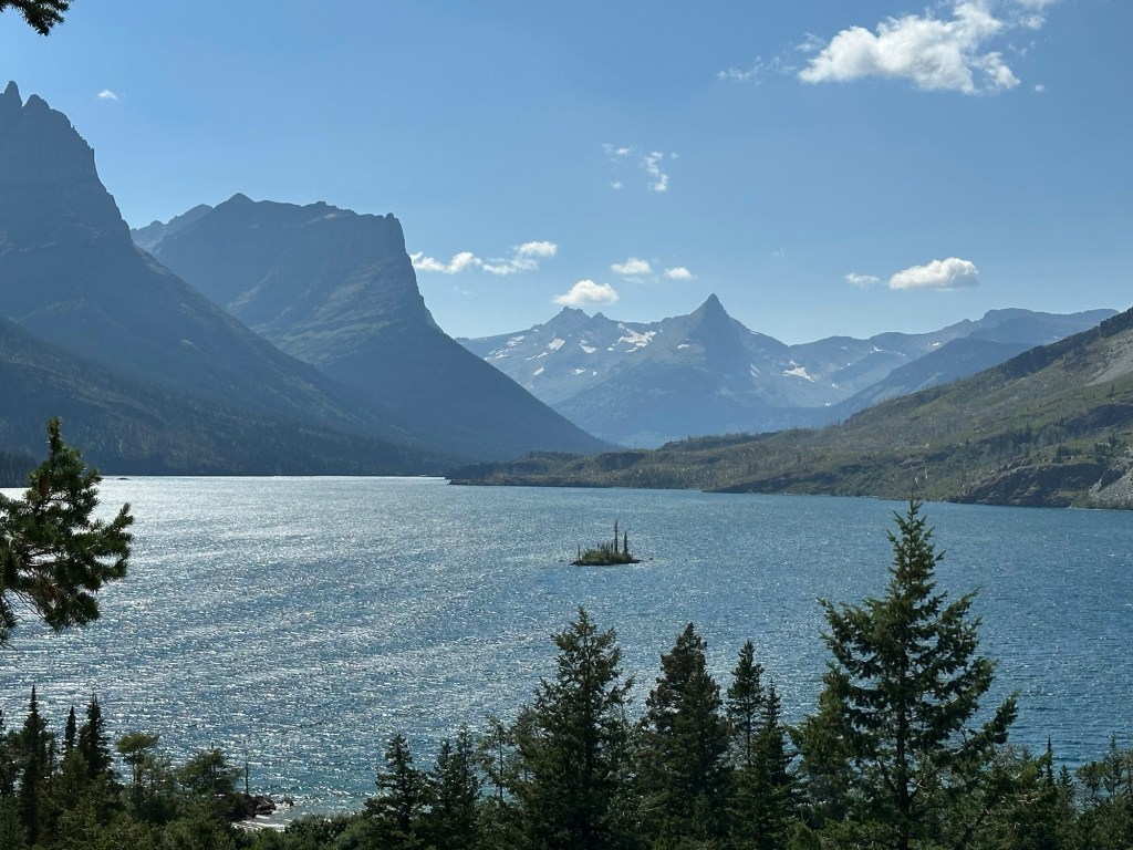 Lake seen from Going-To-The-Sun Road in Glacier National Park in Montana, USA. Picture by Happy Vegan Campers.