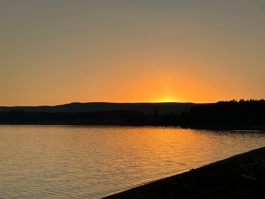 Sunset over Yellowstone Lake in Yellowstone National Park in Wyoming, USA.