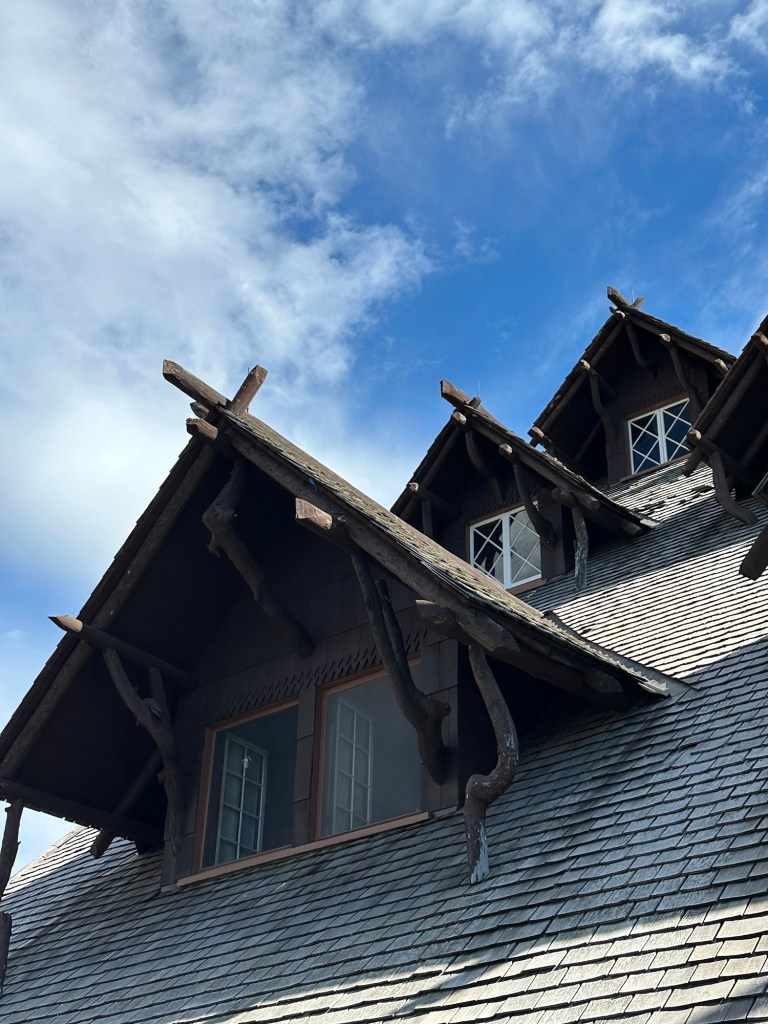 Old Faithful Geyser in Yellowstone National Park in Wyoming, USA.
